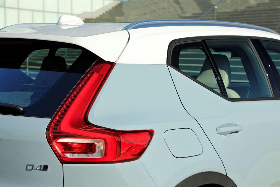 Детали экстерьера Volvo XC40 D4 Momentum 2017 года  (WW) (фото 36 из 45)